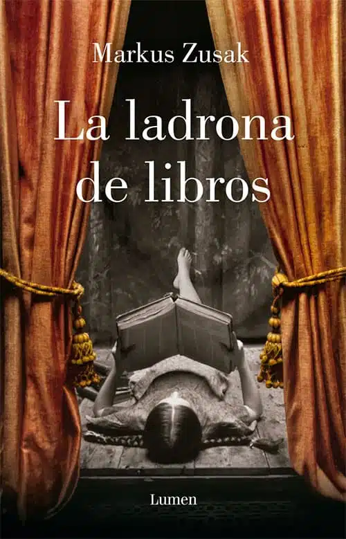 Markus Zusak: La ladrona de libros. Resumen y análisis